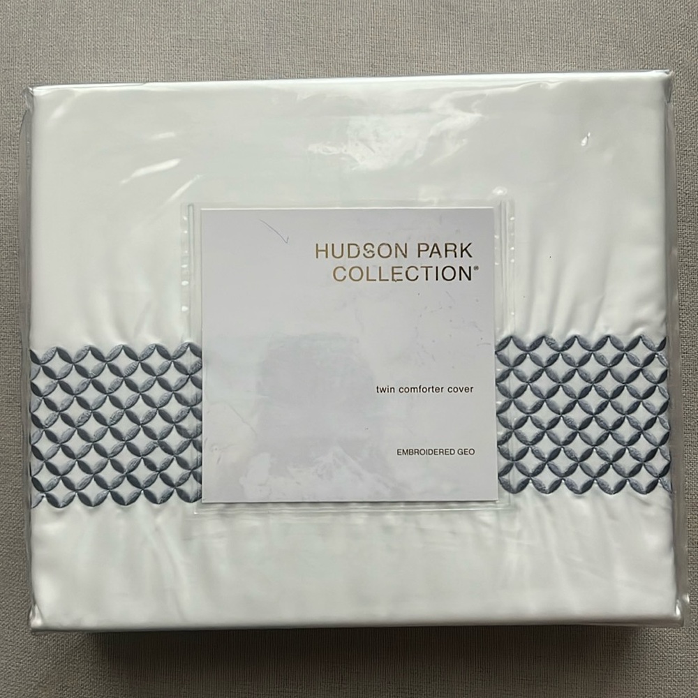 Hudson Park Collection 500TC Embroidered Geo Duvet Cover, Twin NEW w/Tag - Picture 3 of 6